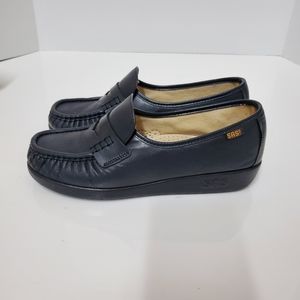 NWOT SAS LADIES SLIP-ONS
